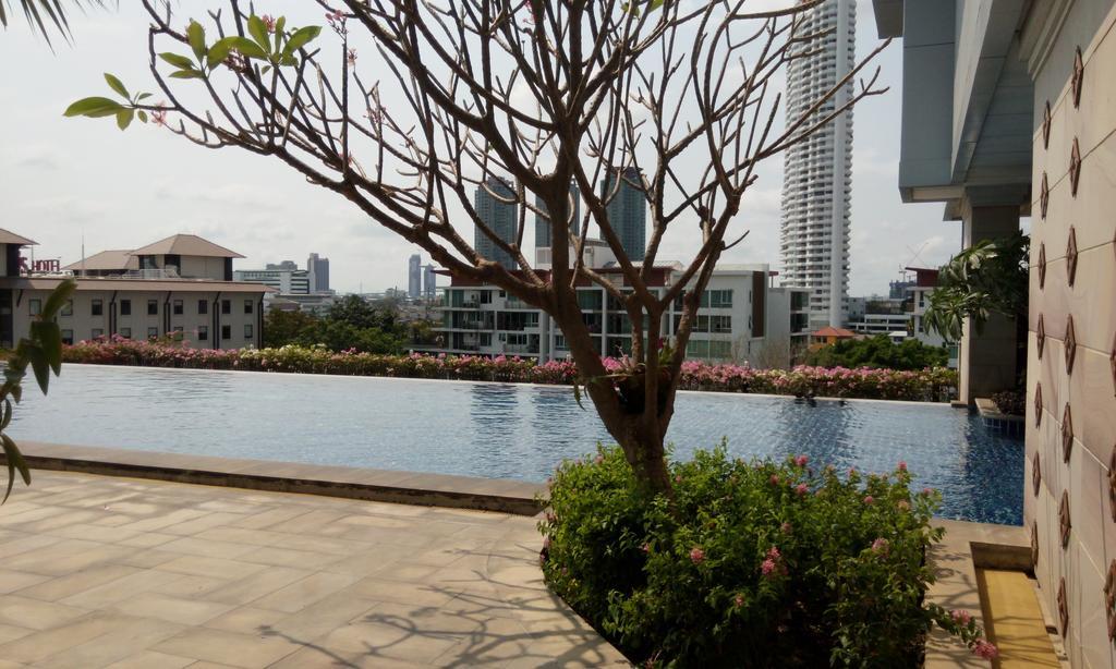 Baan Sathorn Riverfront Банкок Стая снимка