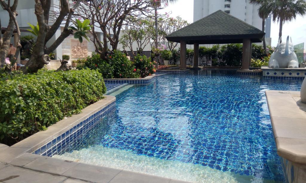 Baan Sathorn Riverfront Банкок Екстериор снимка