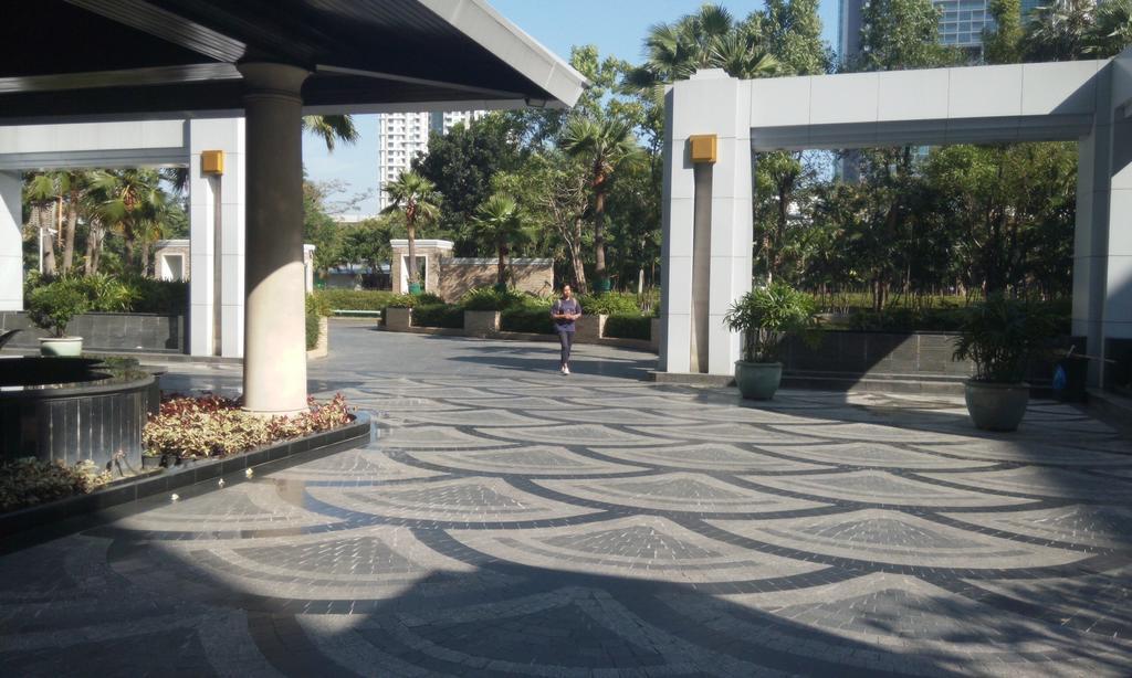 Baan Sathorn Riverfront Банкок Екстериор снимка